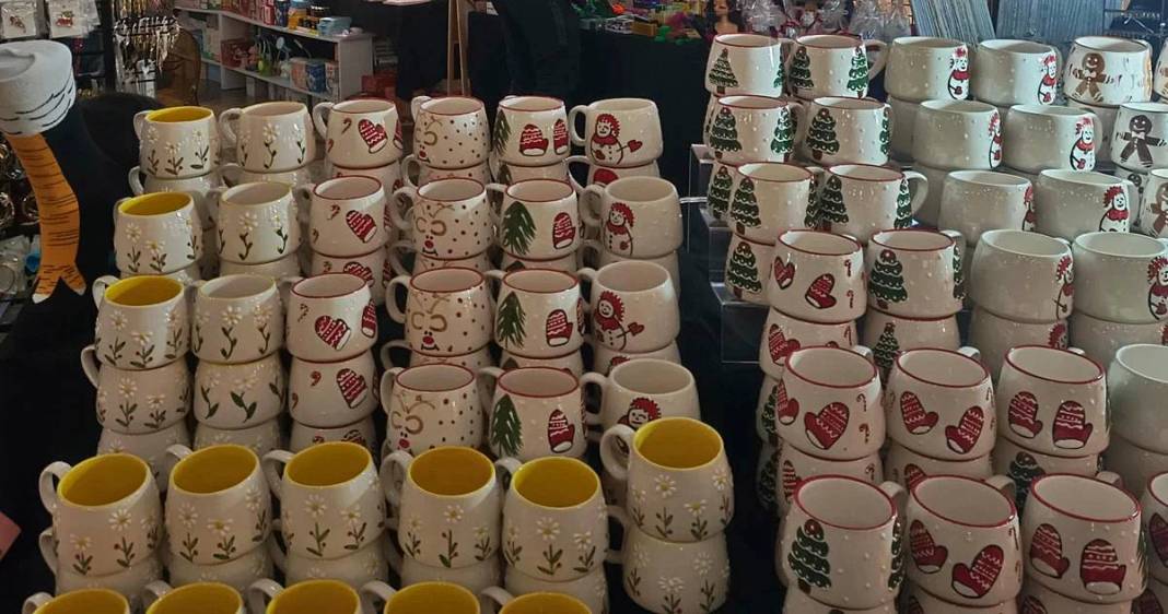 Başkentte hediye telaşına düşenler akın etti! Bu pazarda her şey parıltılı ve sihirli 14